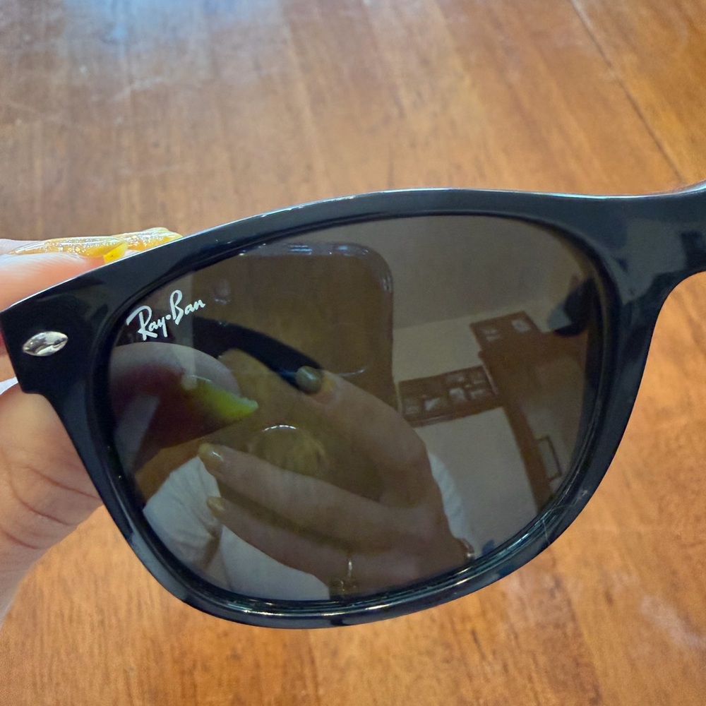 Black Raybans (Wayfarer) - Picture 6 of 8